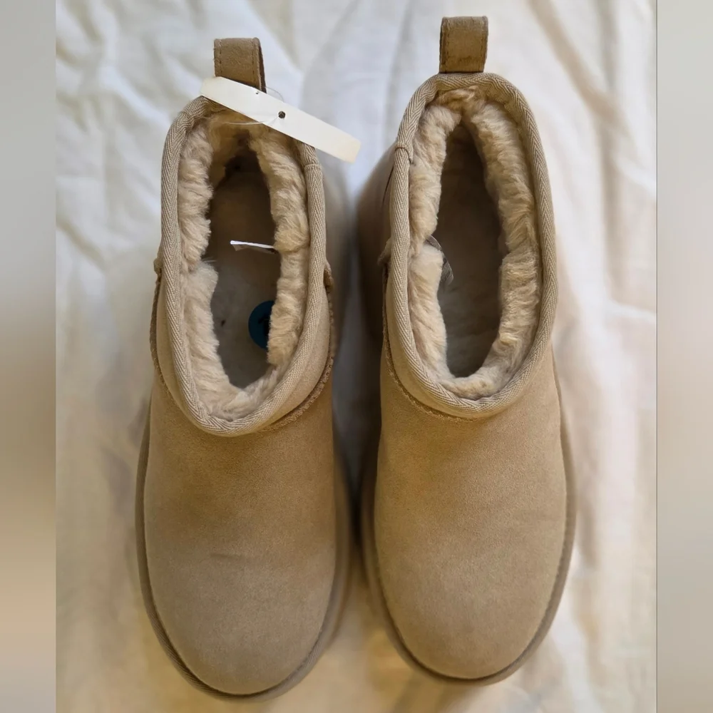 UGG Tan Ankle Boots with Cream Lining - Picture 1 of 5